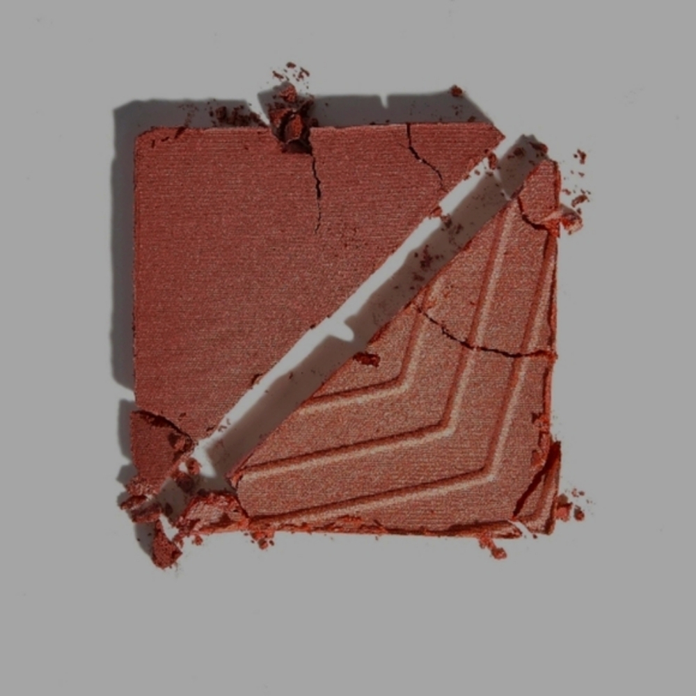 Mauve Blush Duo In Shade Amore. (Matte/ Metallic).
